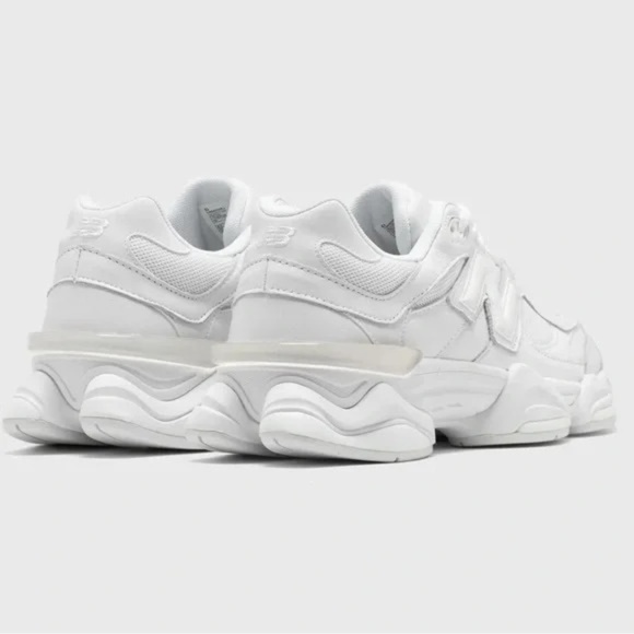 New Balance 9060 Triple White U9060NRJ UNISEX Sneaker Women's 8 - NIB - Picture 4 of 10